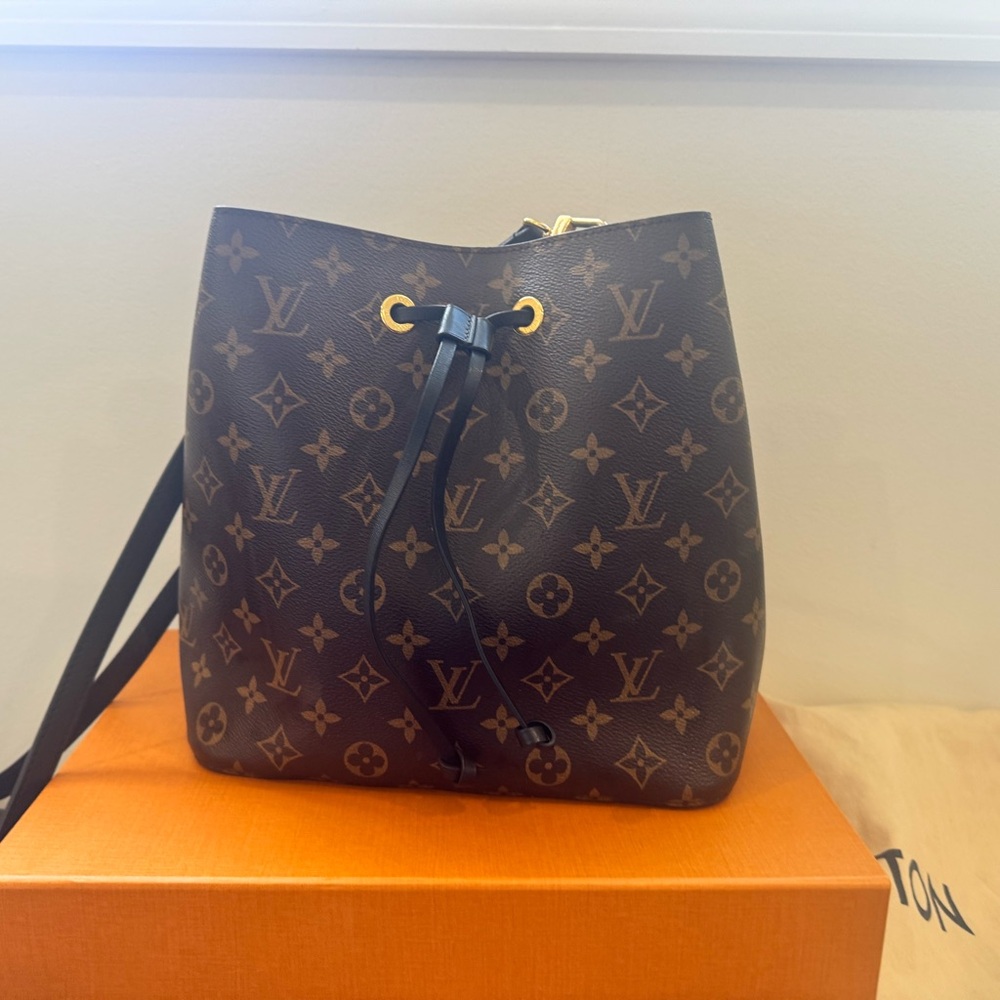 Authentic Louis Vuitton Neo Noe bag - Picture 3 of 12